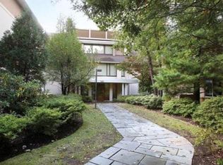 206 Allandale Rd APT 3A, Chestnut Hill, MA 02467