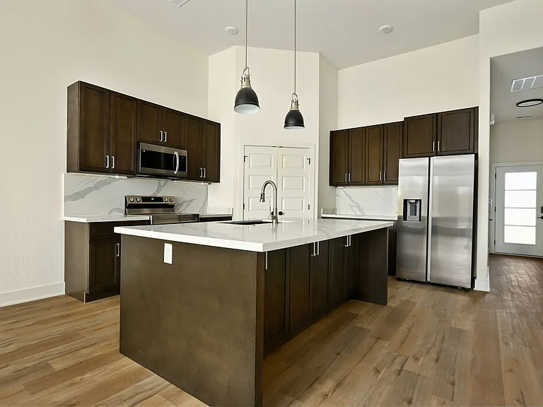 109 & 111 E Pine St — Photo 3