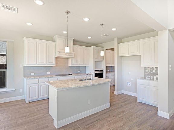 4th image of 2125 Pepperdine Dr
