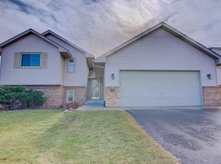 7165 Robinwood Trl, Woodbury, MN 55125