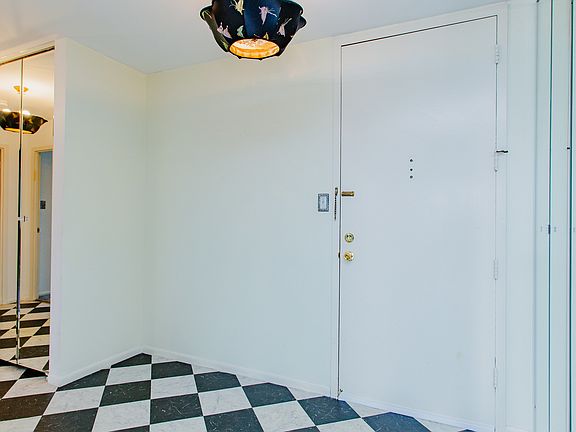 3rd image of 7033 N Kedzie Ave APT 605