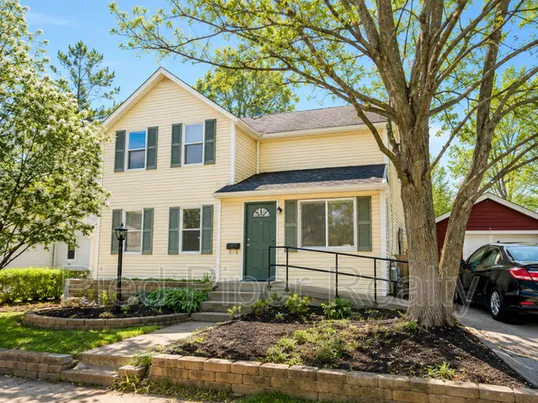427 W Clark St, Freeport, IL 61032