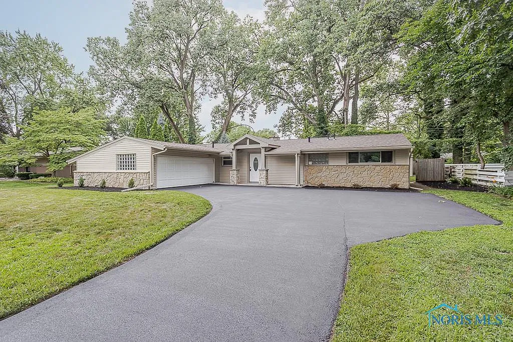 2929 Wicklow Rd photo 1