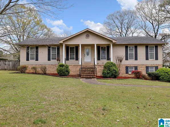 815 13th Ln, Pleasant Grove, AL 35127