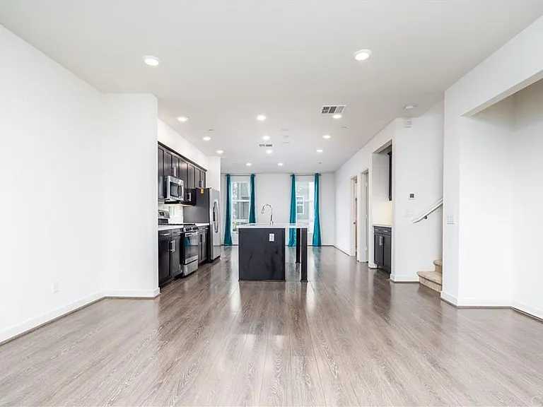 479 Marc Pl — Photo 5