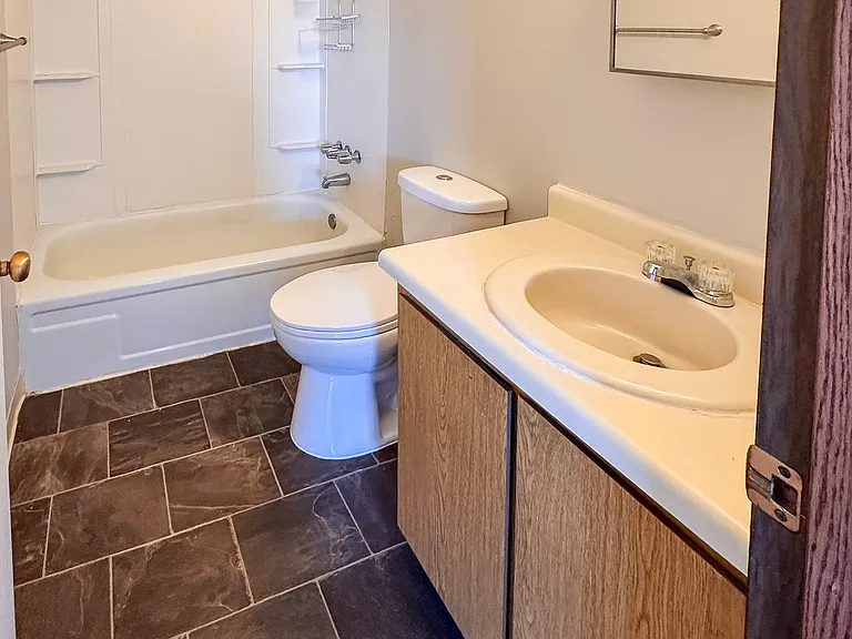 2035 Inverway Ct — Photo 13