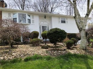 7110 Gayle Dr, Finleyville, PA 15332