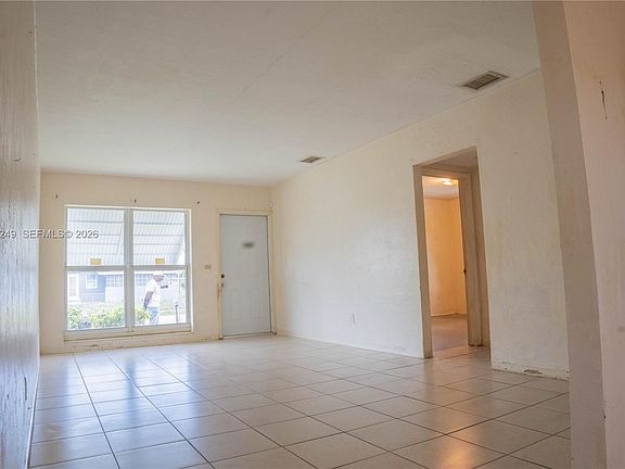 5th image of 3230 SW 47th Ave