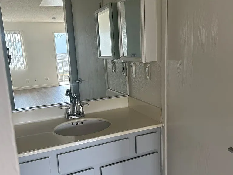 Lake Street Apartments — Photo 4