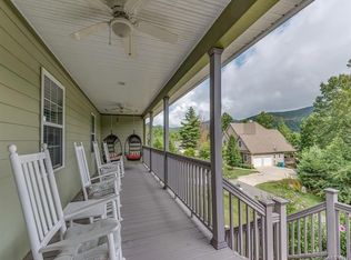6 Chickadee Ln, Fairview, NC 28730