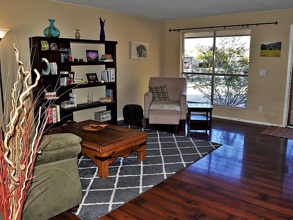 2nd image of 7809 N Orangewood Pl