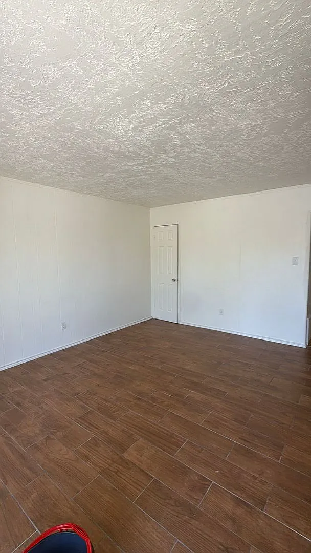 6plex Church 1206 — Photo 3