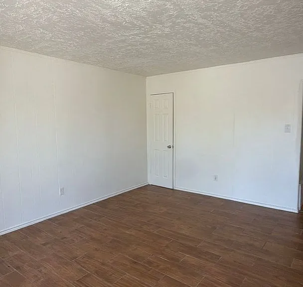1206 W Church St — Photo 4