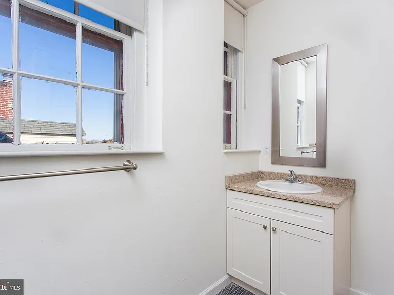 532 Spruce St #4 — Photo 14