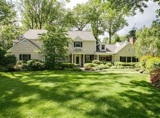 24 Bonnie Heights Rd, Manhasset, NY 11030