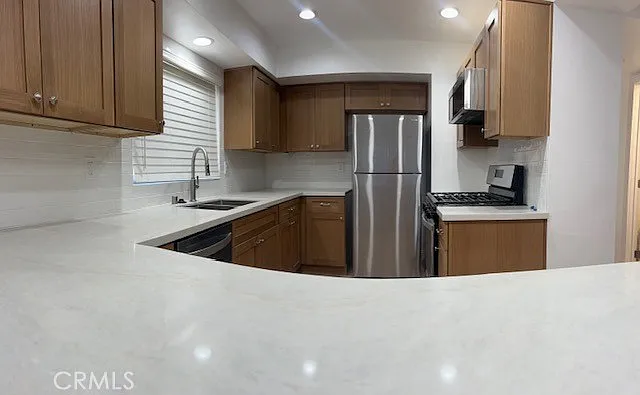1728 Westcliff Dr — Photo 18