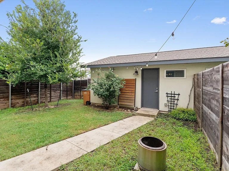 8809A Whitter Dr — Photo 23