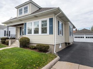 31 Grosvenor Ave, Pawtucket, RI 02860