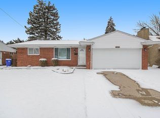 32369 Kelly Rd, Fraser, MI 48026