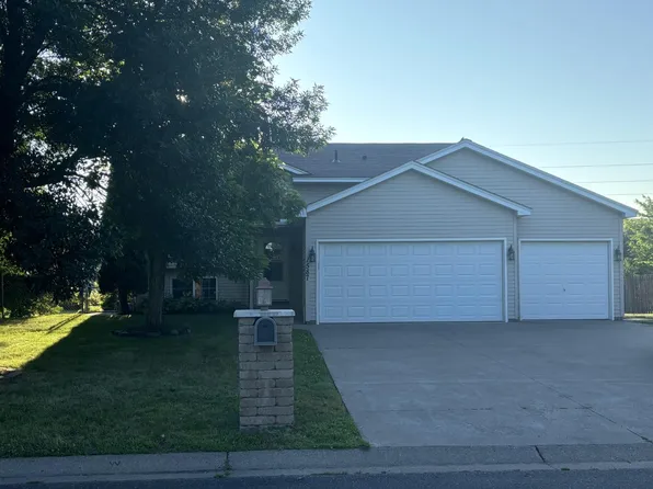 1587 Plum Creek Dr SE, Cambridge, MN 55008