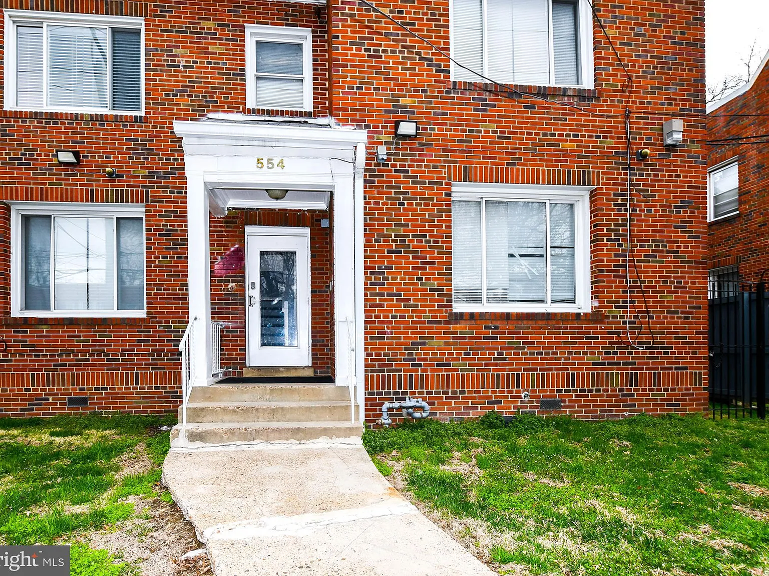 2 bed, 1.0 bath, 3096 sqft, $1,650 — Photo 3