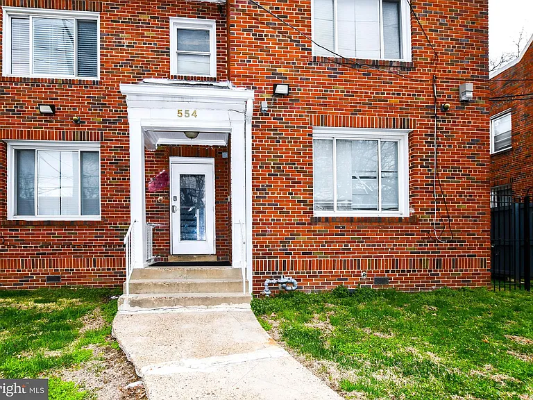 554 Newcomb St SE #4 — Photo 3