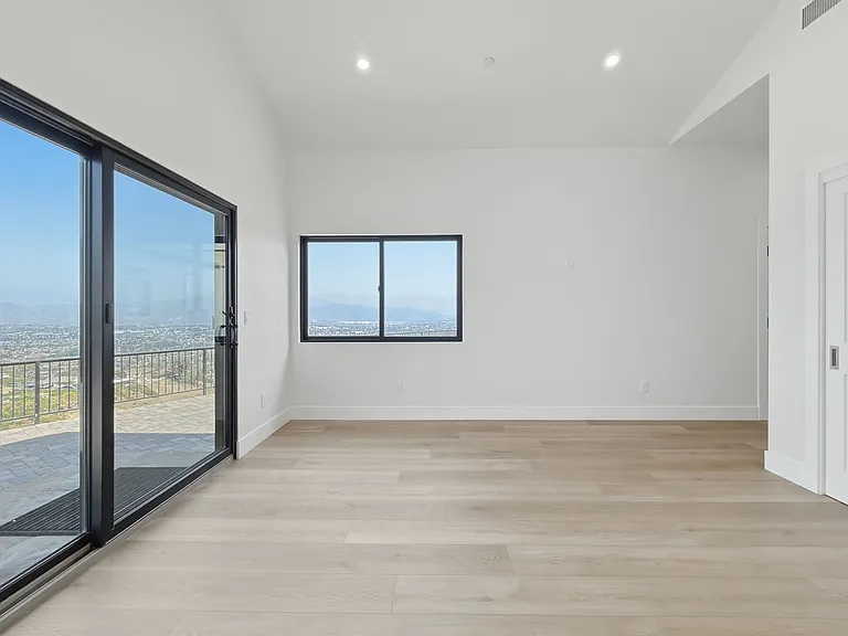 991 W Highland Dr — Photo 12