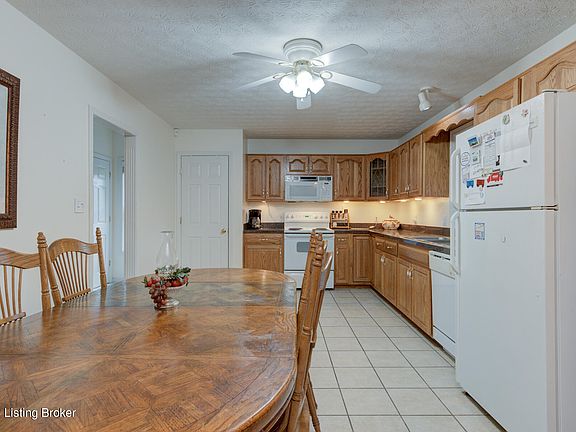 4th image of 1919 Club Hill Dr