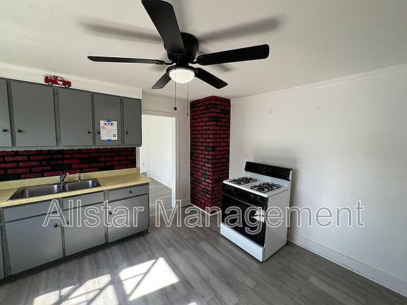 3rd image of 19210 Firwood Rd