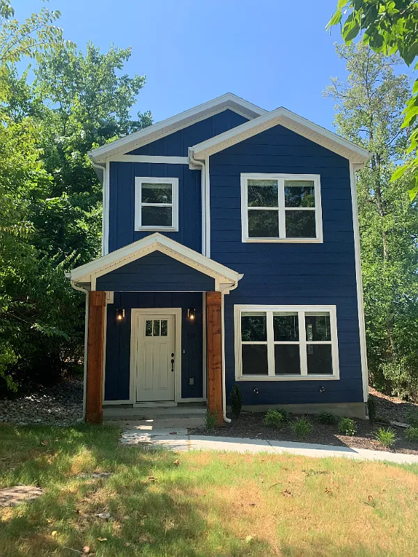 4 bed, 2000 sqft, $4,700 — Photo 1