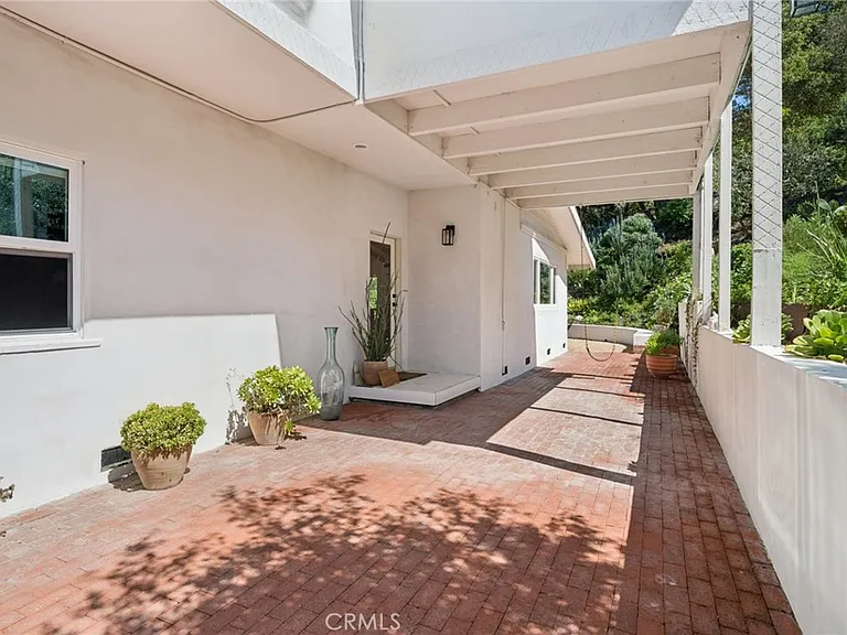 1377 Lewellyn Dr — Photo 23