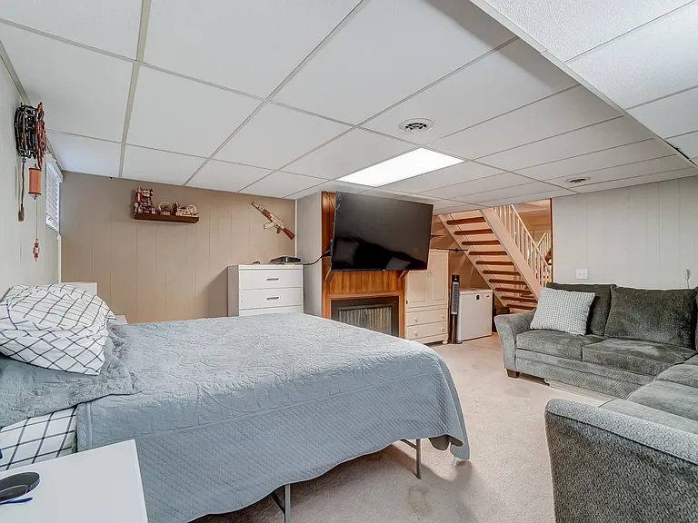 8064 Hetz Dr — Photo 38