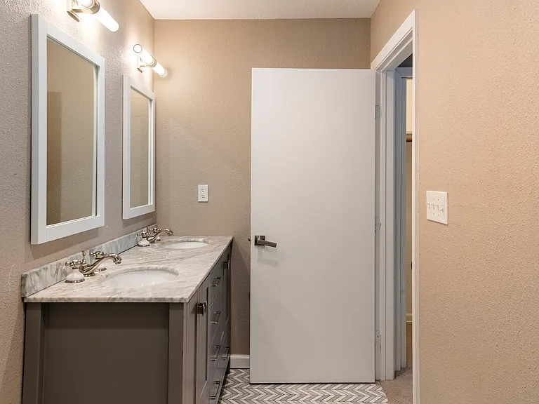 1711 Deerfield Dr — Photo 37