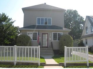 18 Weeks Pl, New Rochelle, NY 10801