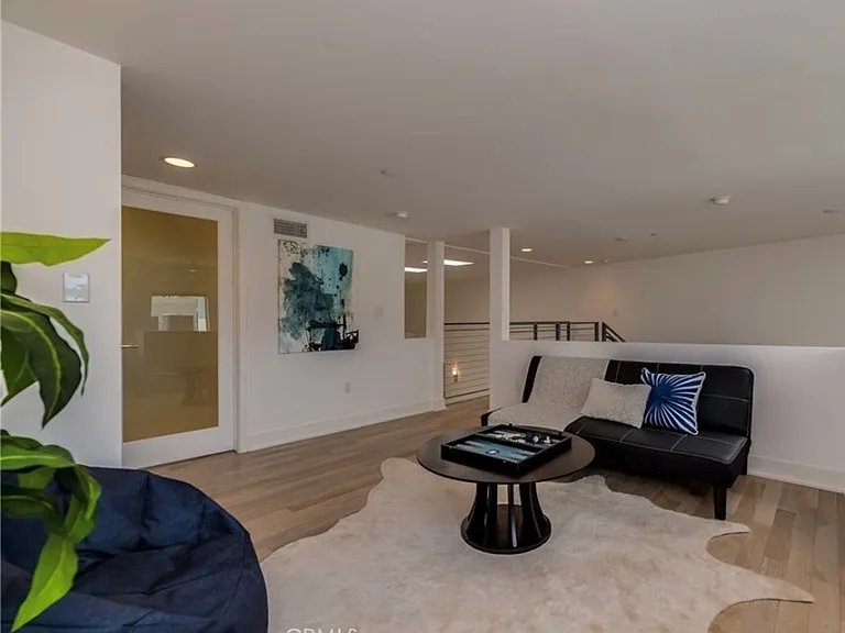 12837 Moorpark St #107 — Photo 14