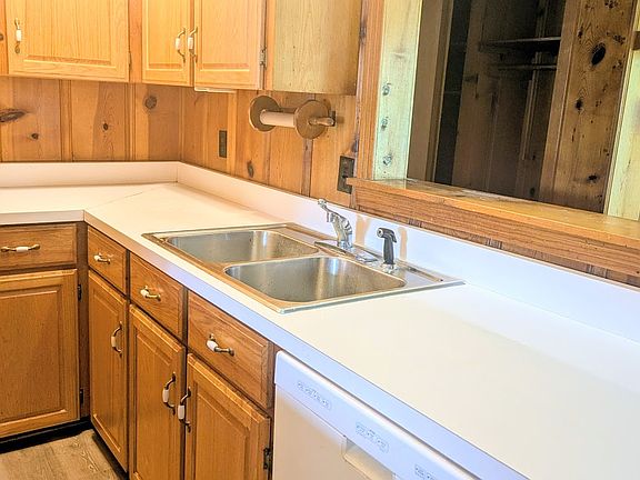 4th image of 324 Grandview St