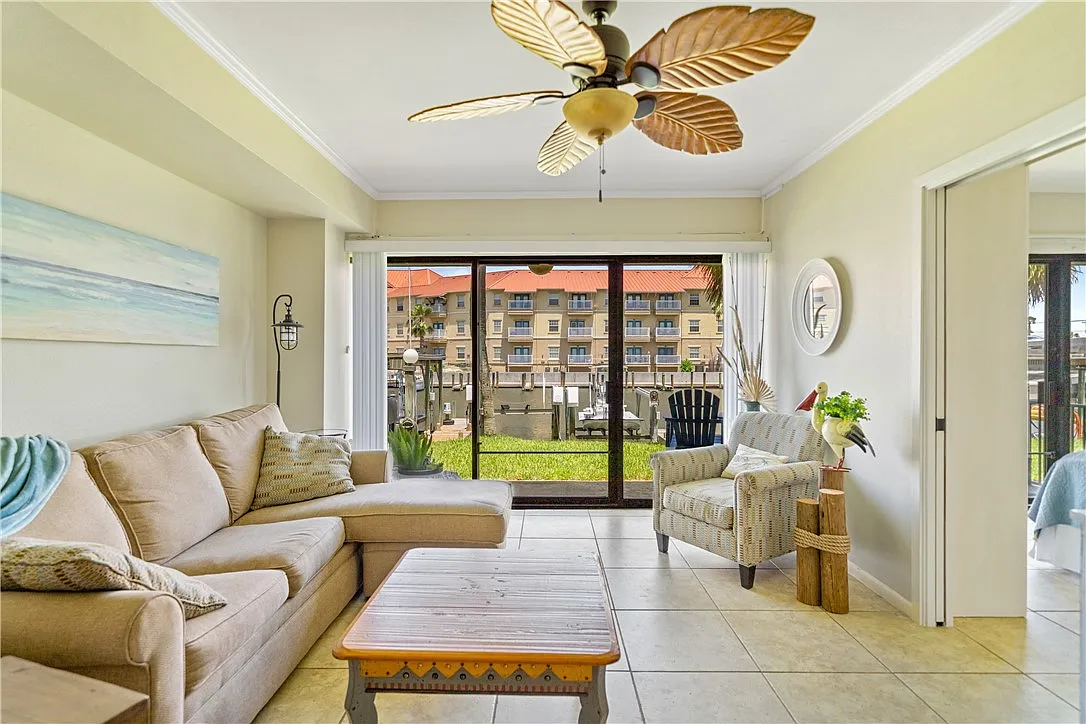 1 bed, 1.0 bath, 607 sqft, $1,800 — Photo 3