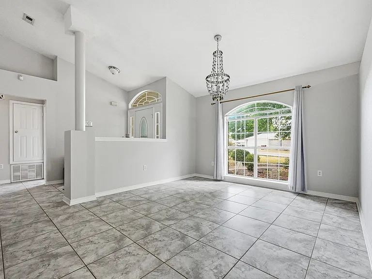 123 Steeplechase Dr — Photo 4