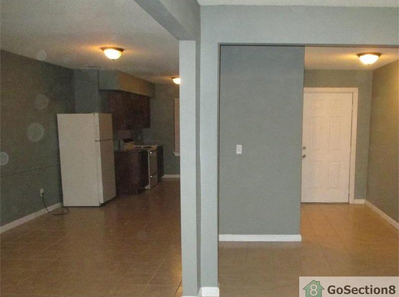 1st image of 914 E Linda Dr