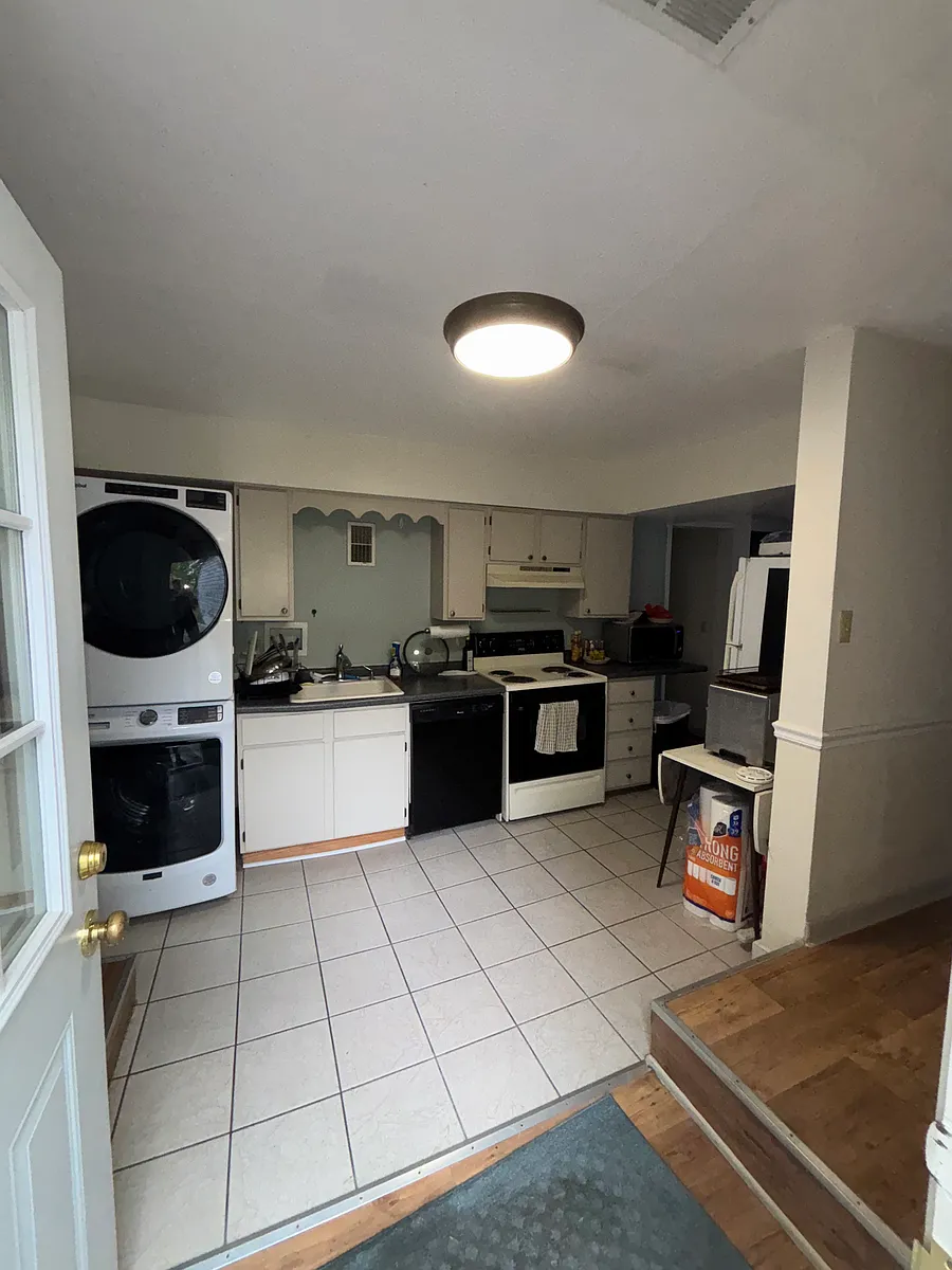 Building Photo - 229 Coddington Rd #1