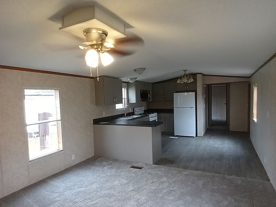 Livingroom to Kitchen