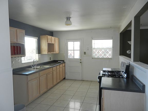 4th image of 956 Burgess Dr