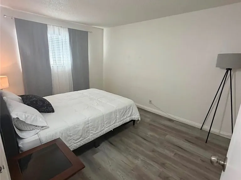 512 Albert Ave #4 — Photo 6
