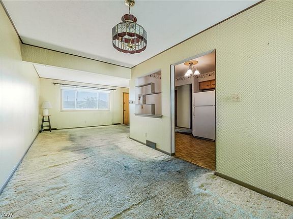 5th image of 4566 W 154th St