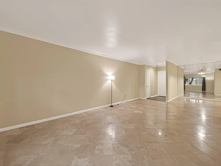 2600 Bellefontaine St #B24 — Photo 8