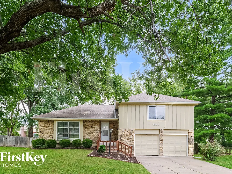 8802 W 95th Ter