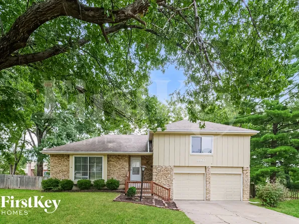 8802 W 95th Ter, Overland Park, KS 66212