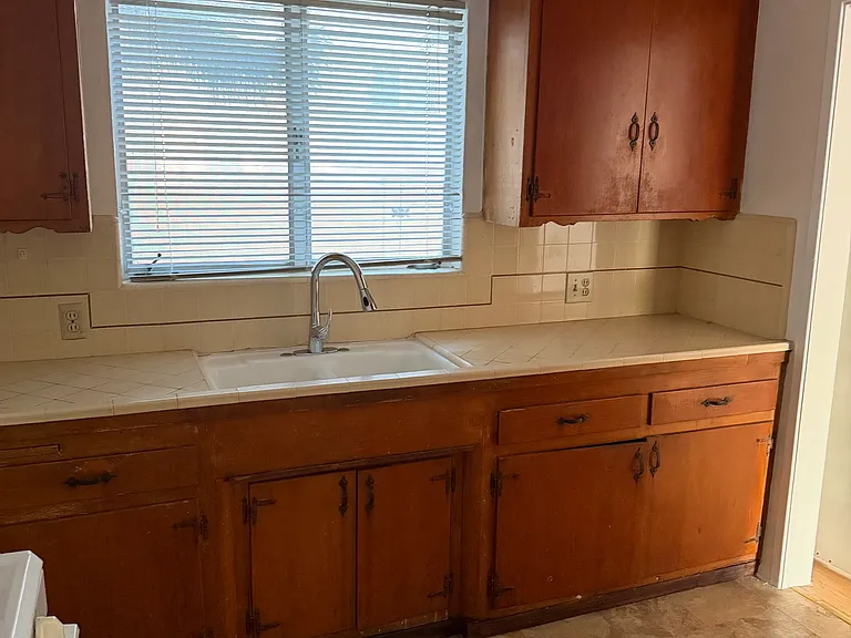 918 W Huntington Dr #J — Photo 7