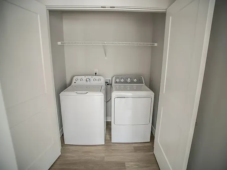 Riverbend Flats — Photo 13