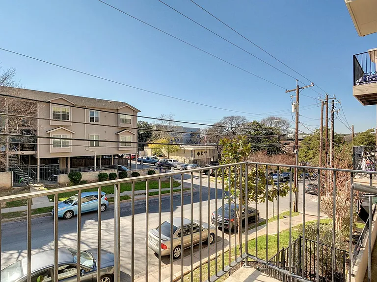 2500 Leon St — Photo 21